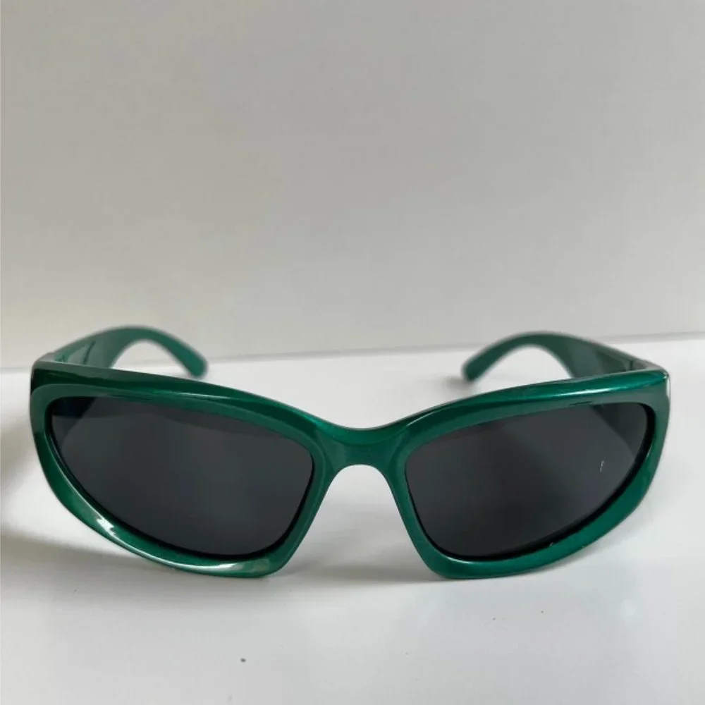 Unique sick Y2K 2000s vintage style forest green surfer sunglasses